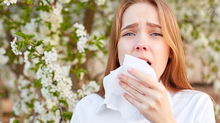 Rinite Allergica: Starnuti e naso che cola che fare