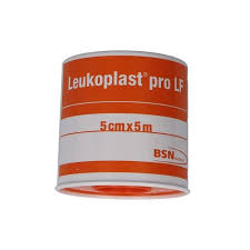 CEROTTO CHIRURGICO PER FISSAGGIO MEDICAZIONI LEUKOPLAST PRO LF SUPPORTO VISCOSA MASSA ADESIVA RESINA SINTETICA LANOLINA OSSIDO DI ZINCO CON LATTICE NATURALE 5X500CM - Farmafamily.it