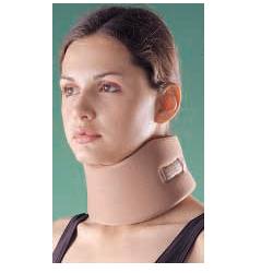 COLLARE CERVICALE OPPO A DENSITA' COMPATTA MISURA LARGE. SUPPORTA LA COLONNA CERVICALE IN POSIZIONE NEUTRALE O ANATOMICA E PROVVEDE AD IMMOBILIZZARLA. CHIUSURA IN VELCRO - Farmafamily.it